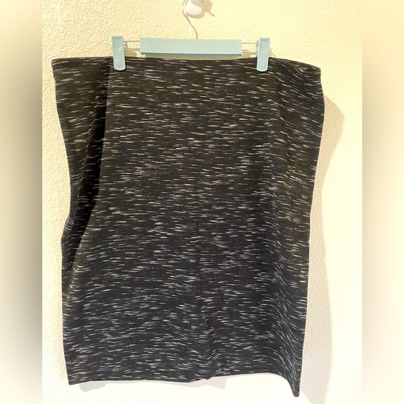 Black patterned Pencil Skirt - Picture 1 of 2